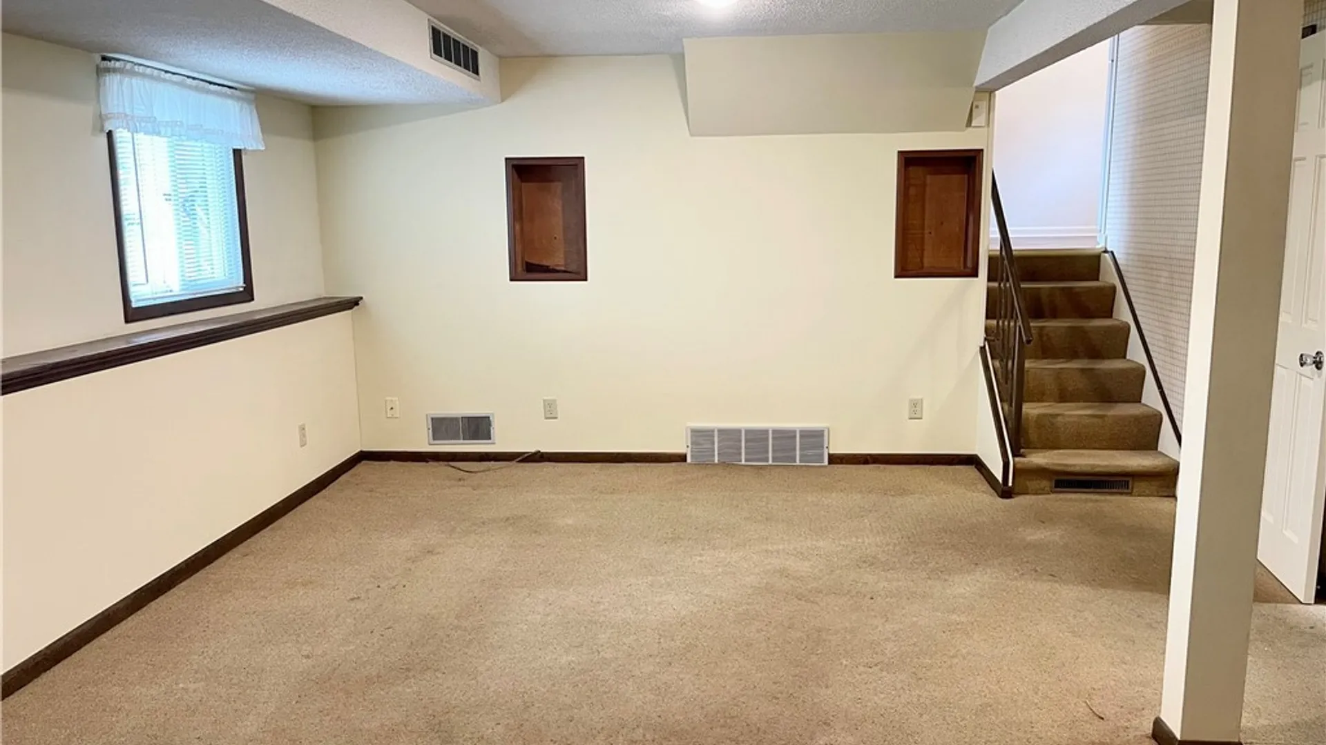 Property at 17 Juneberry Lane, Clay, NY 13090 20