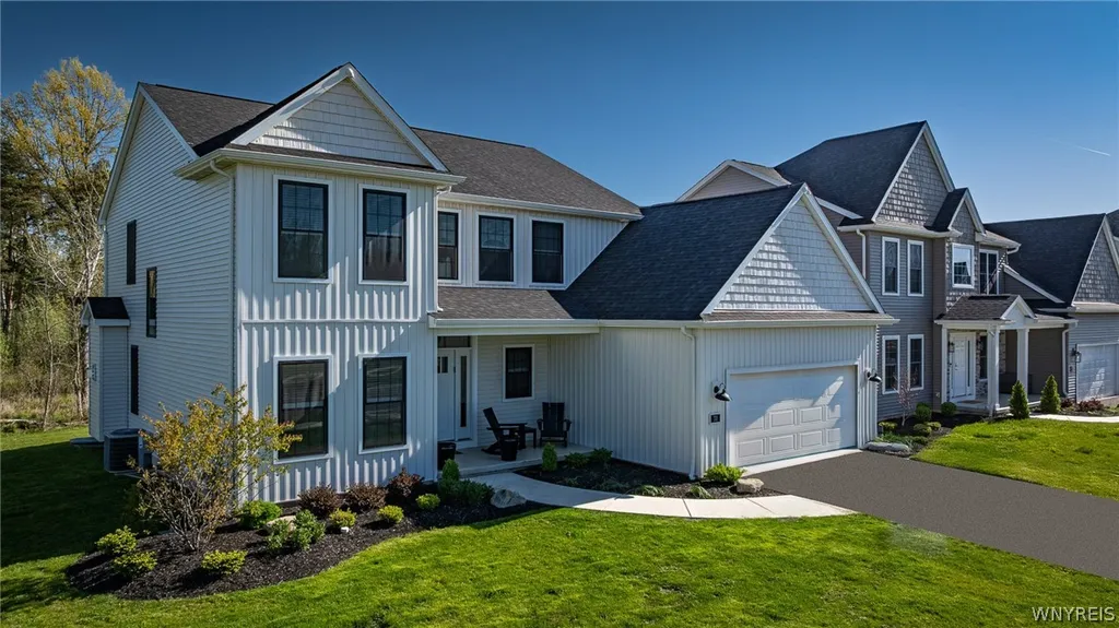 Property at 147 Sandywood Circle, Grand Island, NY 14072