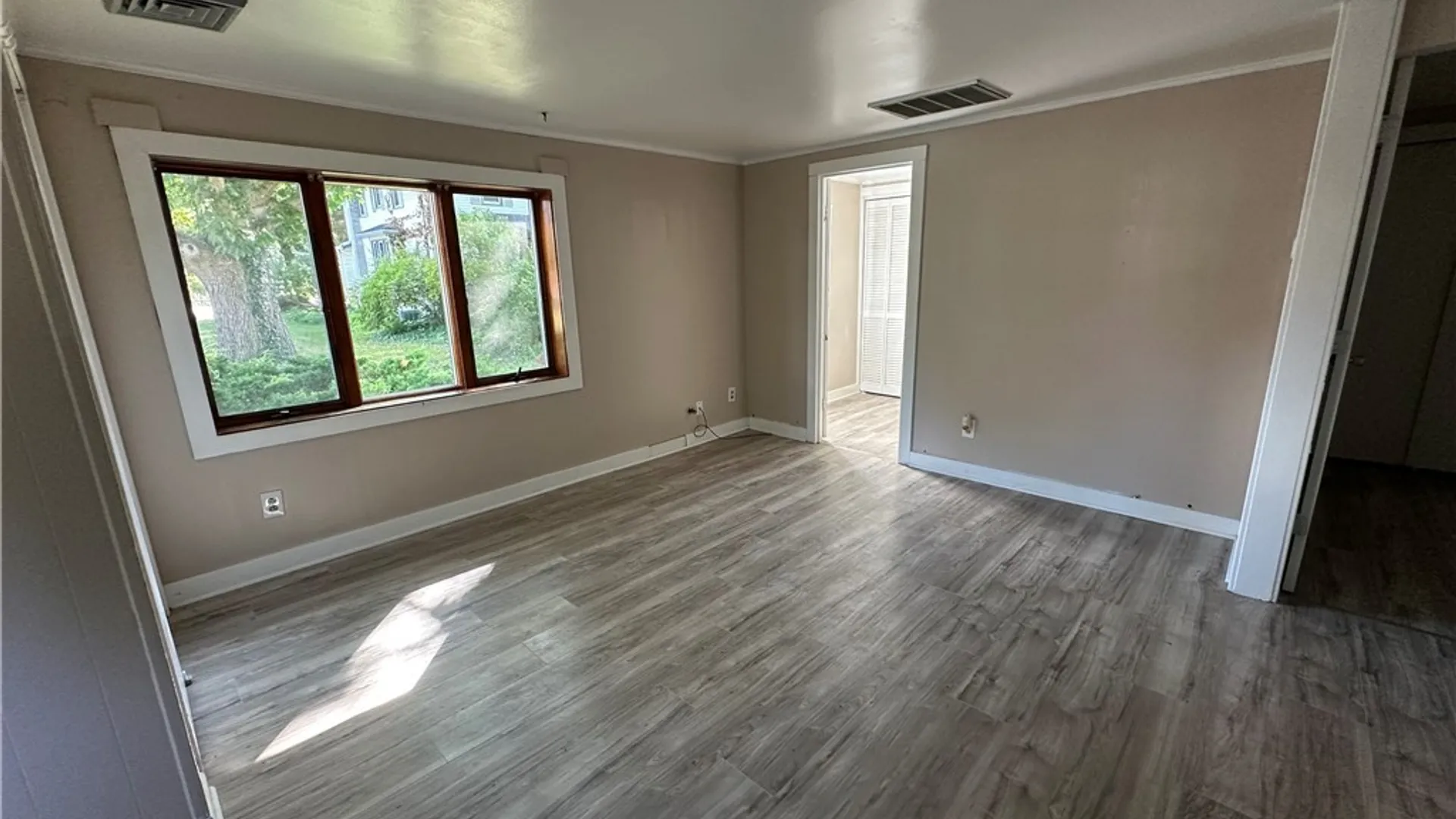 Property at 1106 Niagara Falls Boulevard, North Tonawanda, NY 14120 24