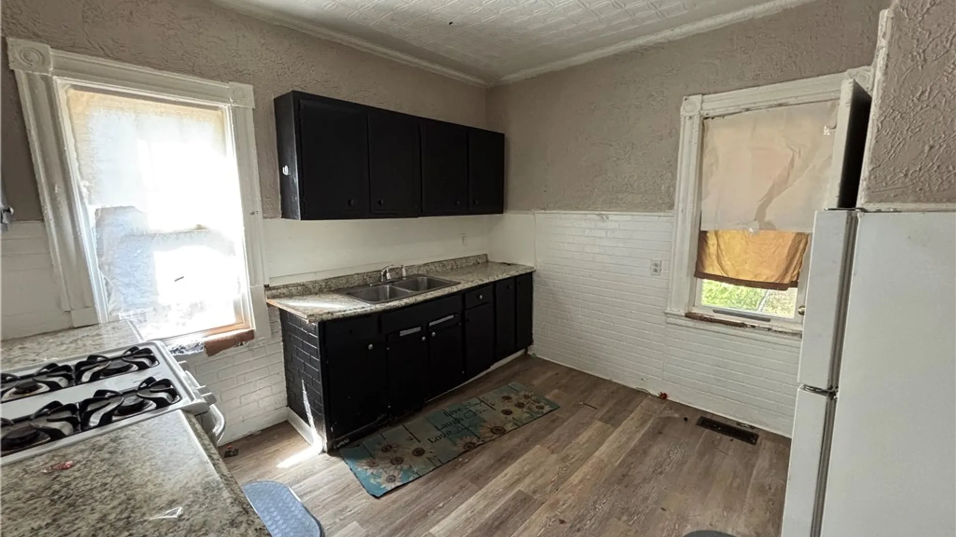 Property at 933 Jefferson Avenue, Rochester, NY 14611 3