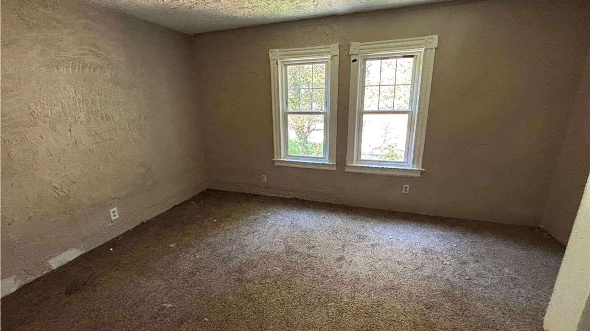 Property at 933 Jefferson Avenue, Rochester, NY 14611 4