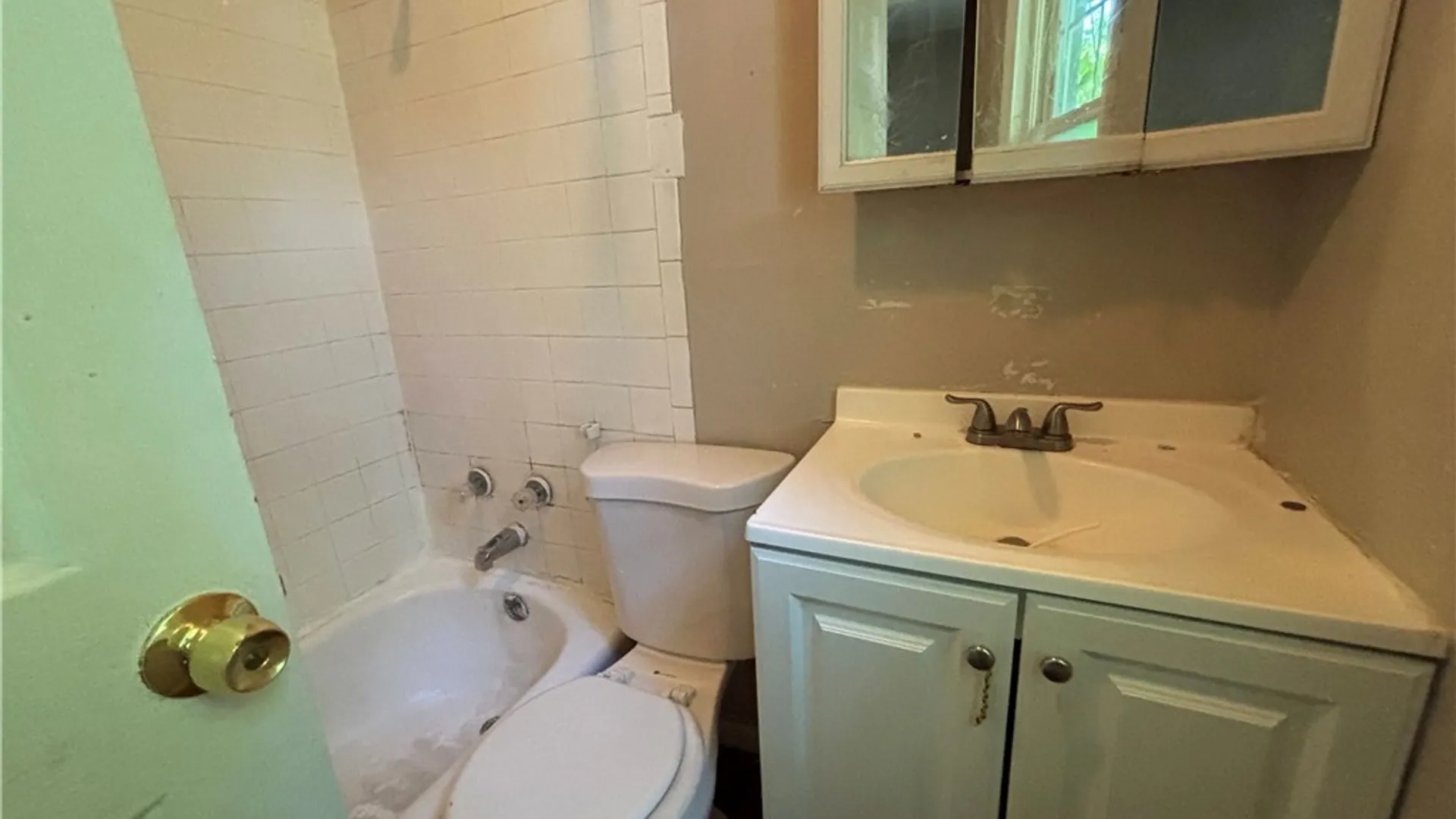 Property at 933 Jefferson Avenue, Rochester, NY 14611 5