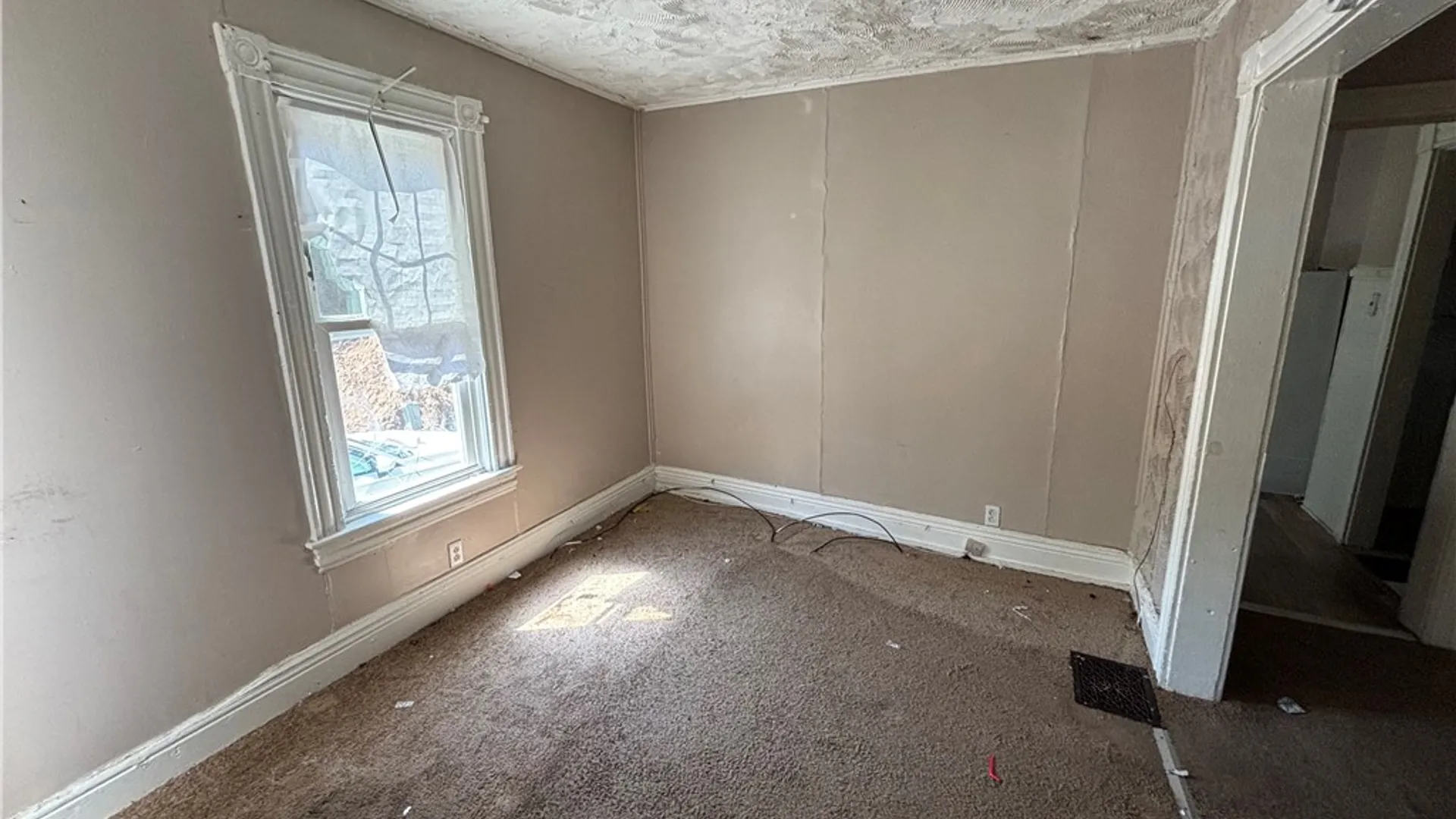Property at 933 Jefferson Avenue, Rochester, NY 14611 9