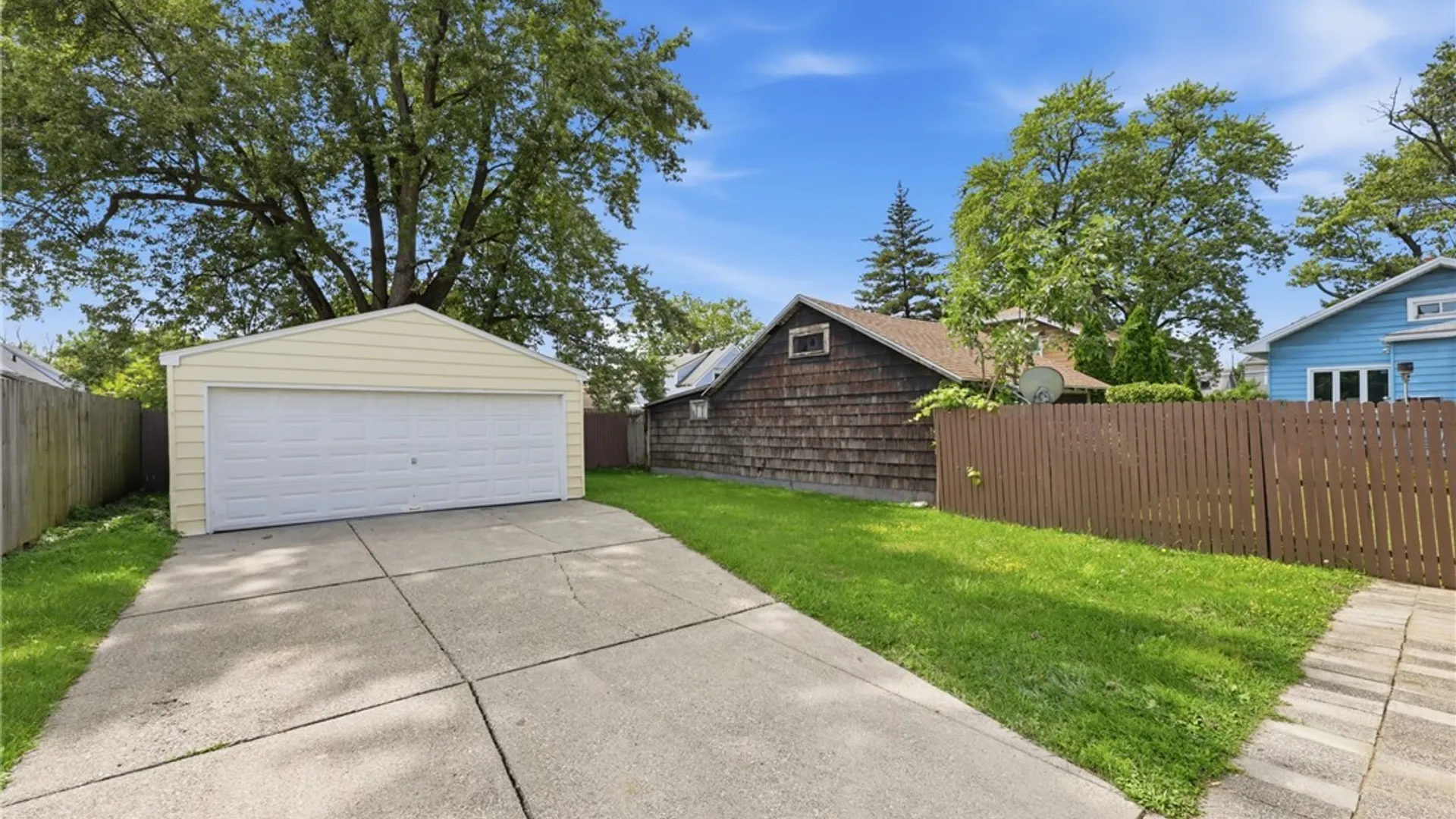 Property at 15 Southcrest Avenue, Cheektowaga, NY 14225 3