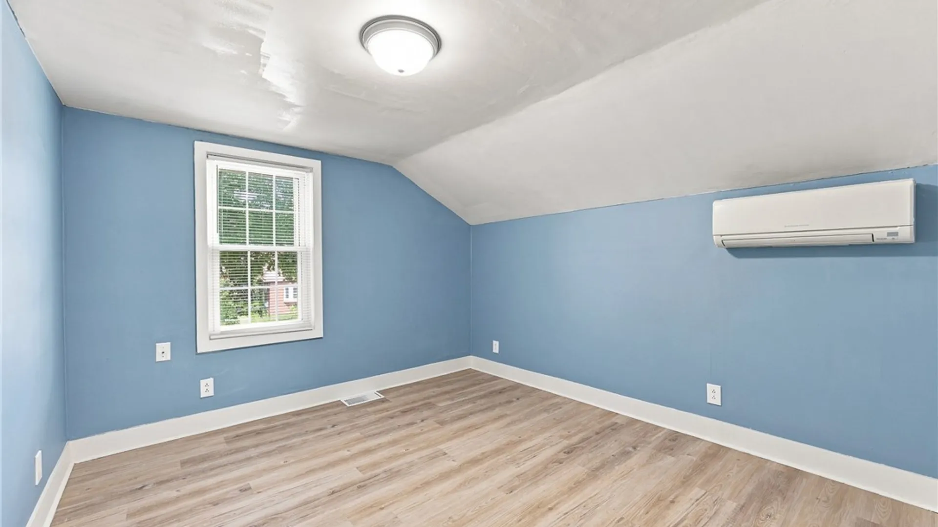 Property at 15 Southcrest Avenue, Cheektowaga, NY 14225 13