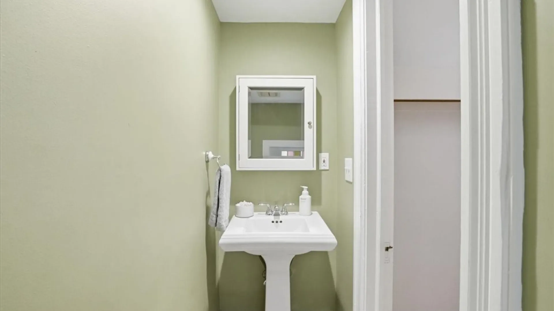 Property at 46 Whitney Place, Buffalo, NY 14201 8