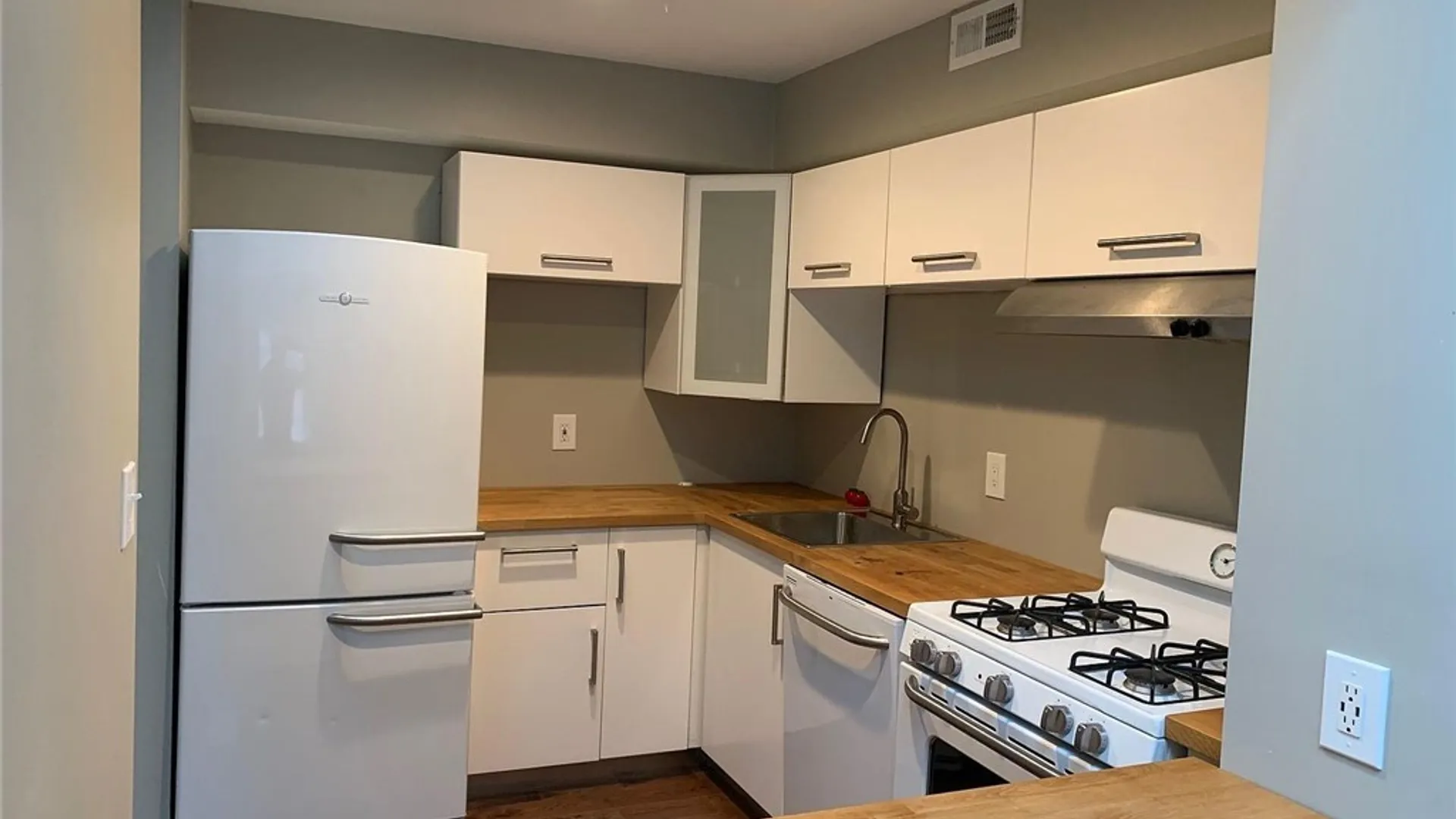 Property at 46 Whitney Place, Buffalo, NY 14201 46