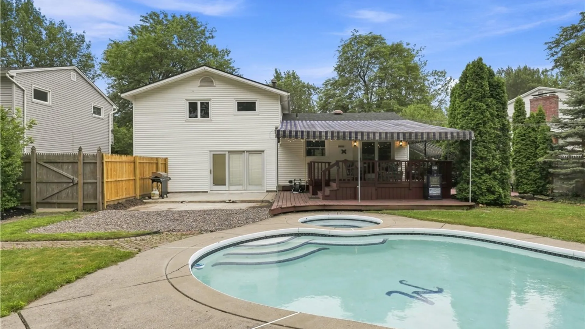 Property at 82 Joanie Lane, Amherst, NY 14228 33