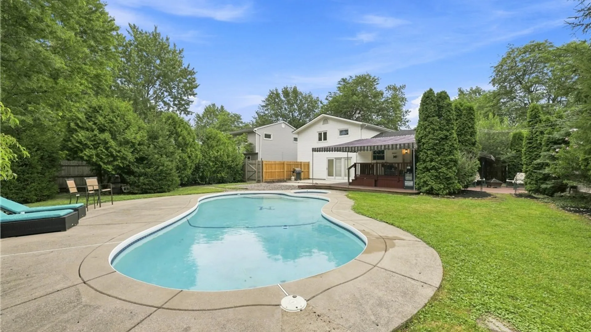Property at 82 Joanie Lane, Amherst, NY 14228 34