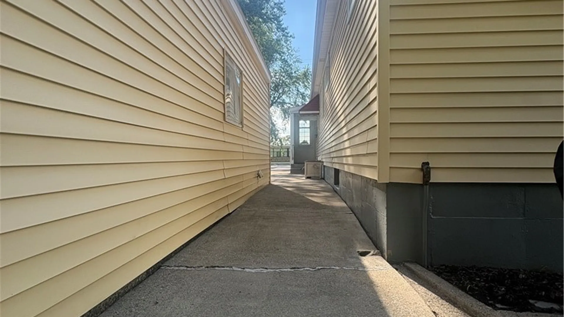 Property at 639 Harlem Road, West Seneca, NY 14224 13
