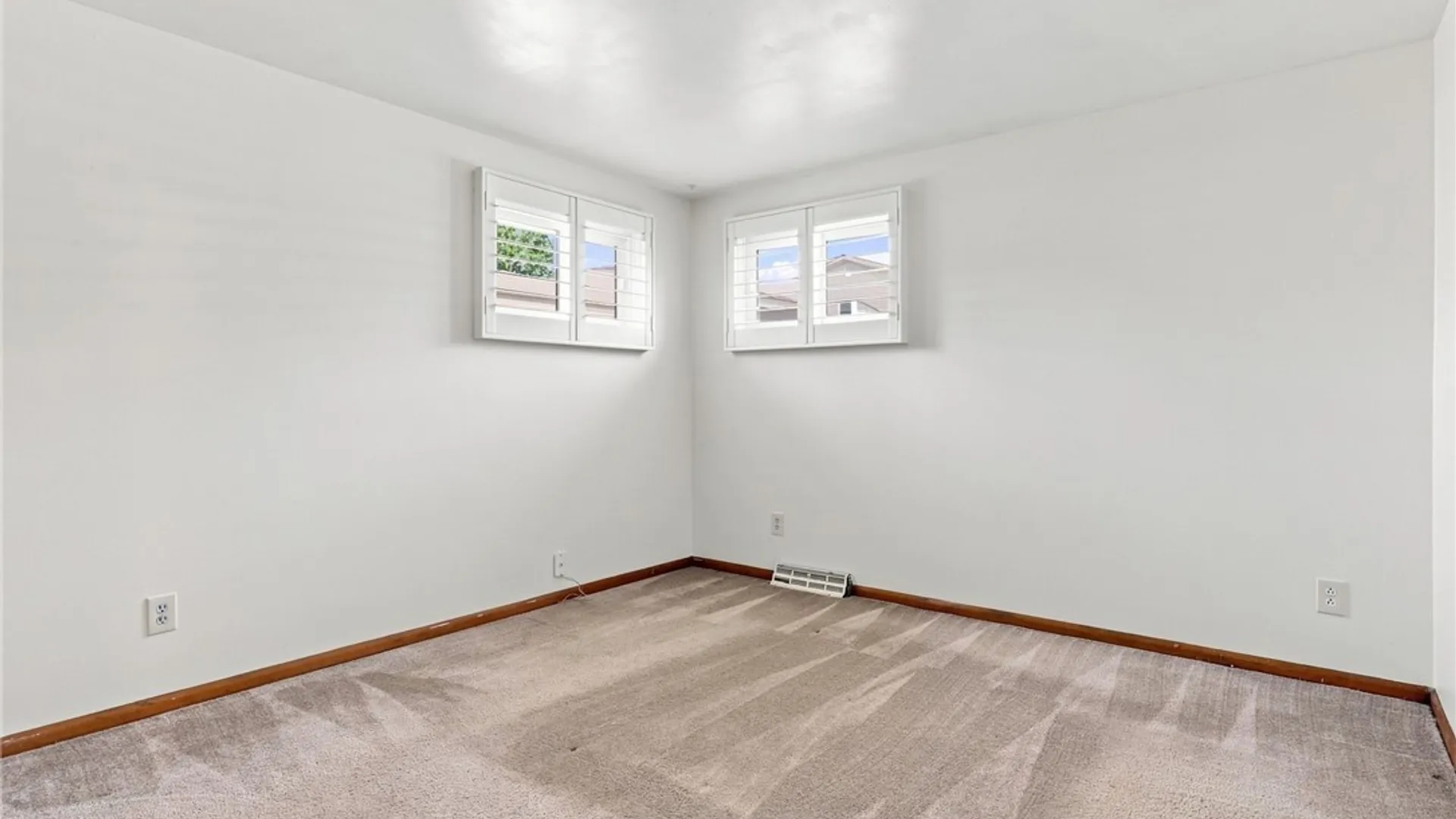 Property at 220 Bissell Avenue, Cheektowaga, NY 14043 13