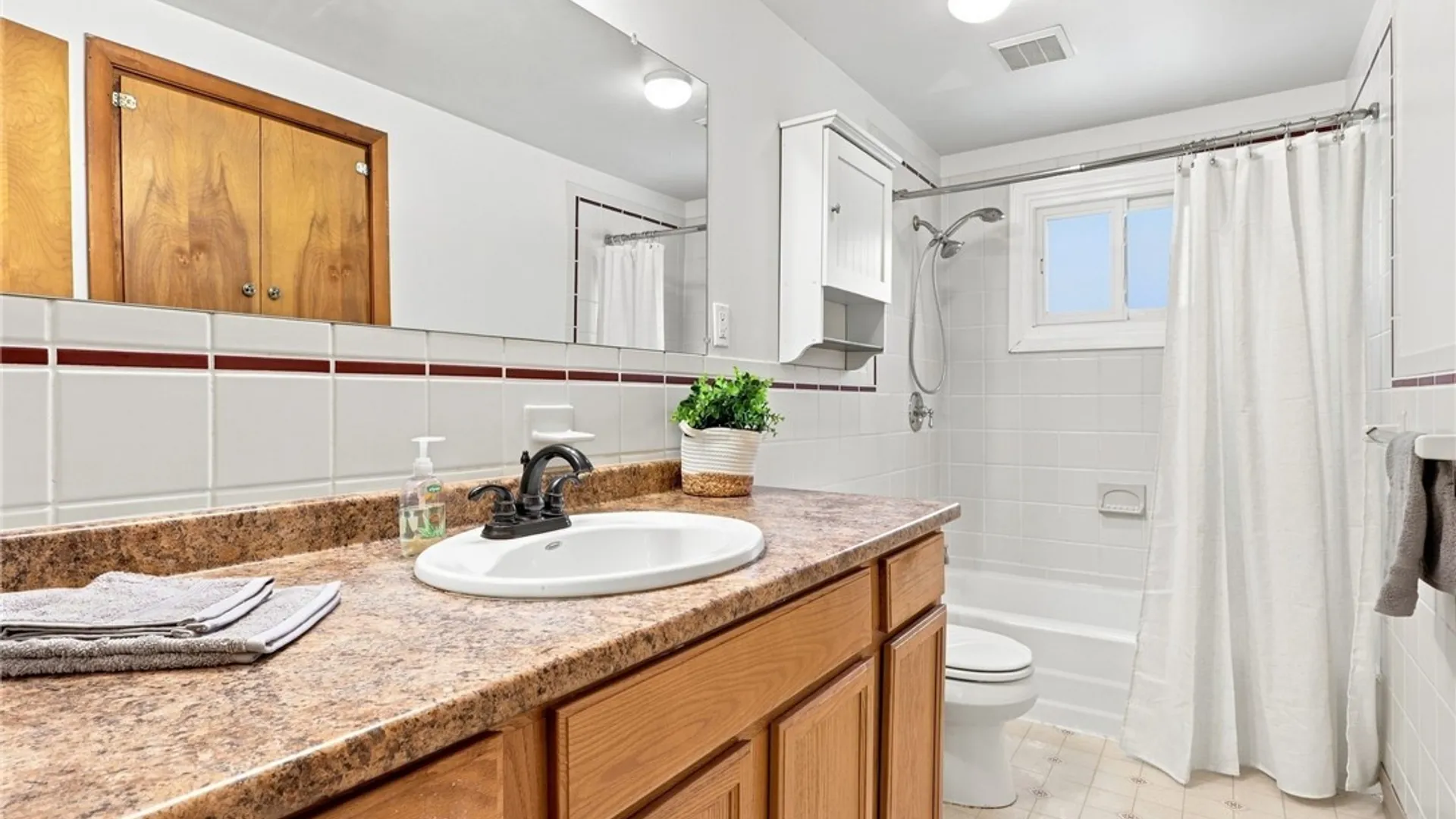 Property at 220 Bissell Avenue, Cheektowaga, NY 14043 15