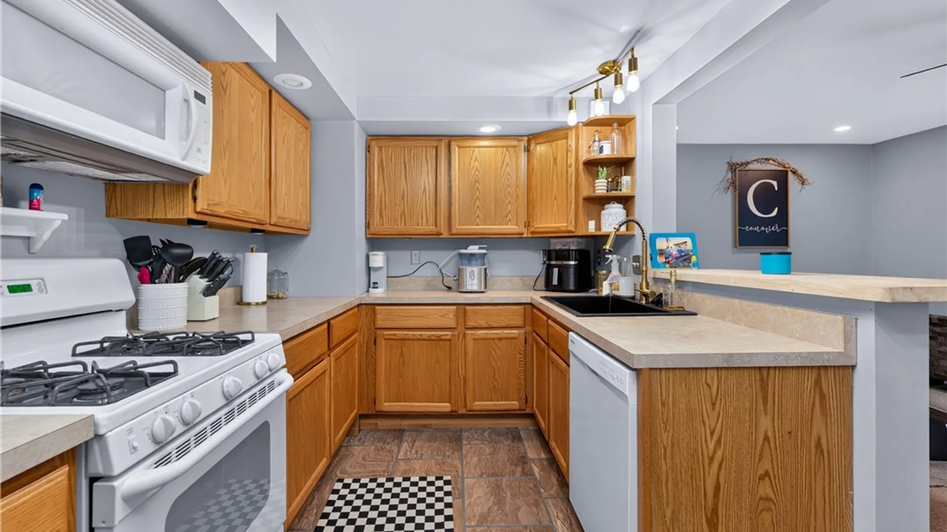 Property at 515 Wellesley Road, Rome, NY 13440 14