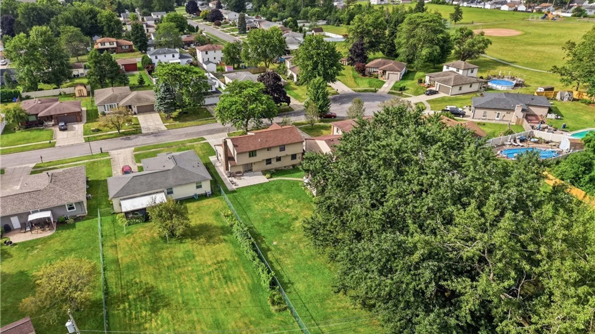 Property at 28 Chapel Lane, West Seneca, NY 14224 42
