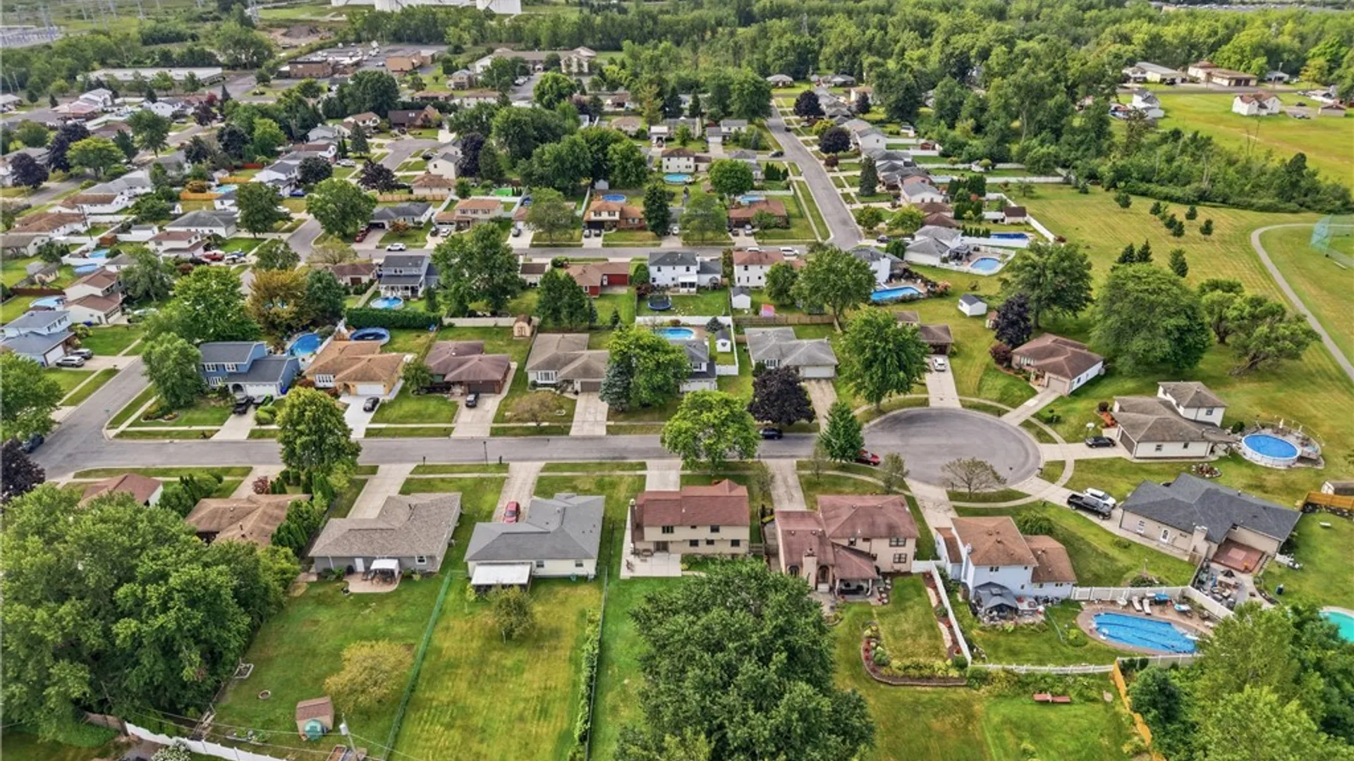 Property at 28 Chapel Lane, West Seneca, NY 14224 43