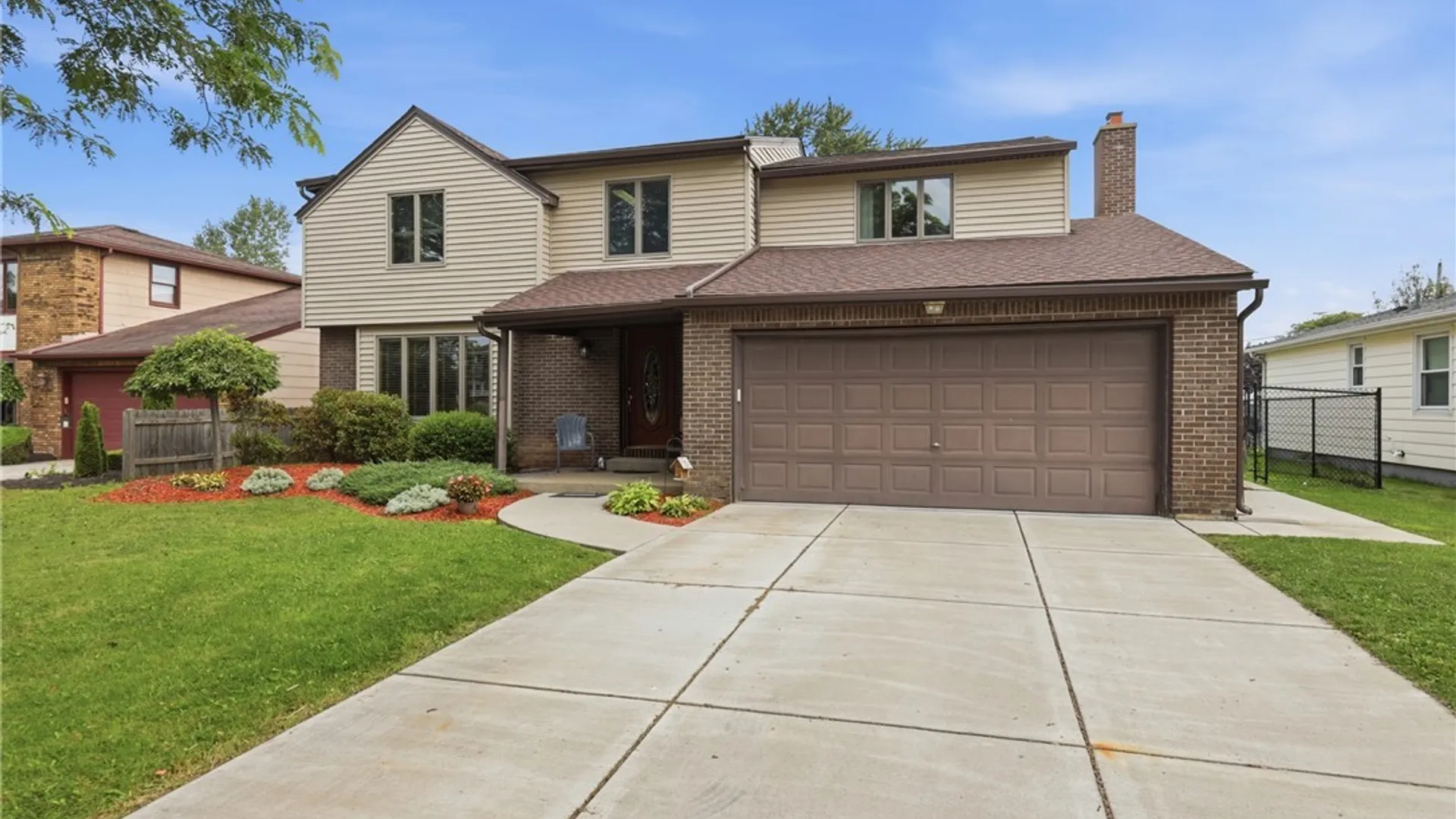 Property at 28 Chapel Lane, West Seneca, NY 14224 3