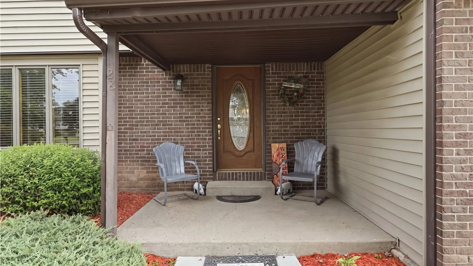 Property at 28 Chapel Lane, West Seneca, NY 14224 4