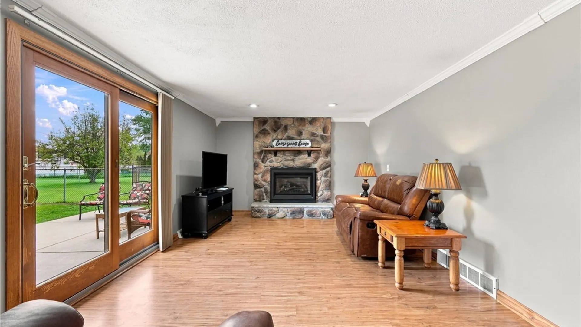 Property at 28 Chapel Lane, West Seneca, NY 14224 6