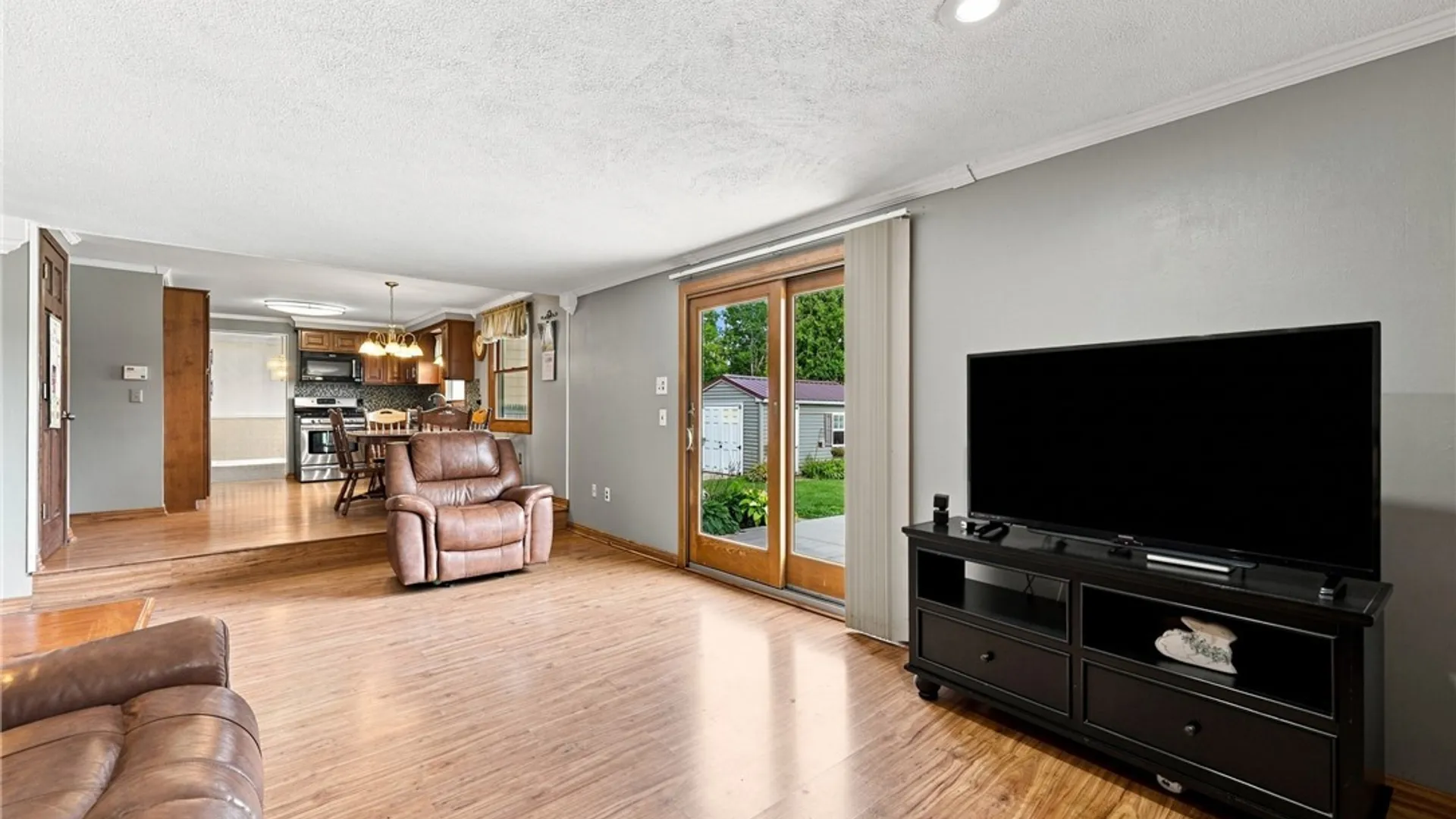 Property at 28 Chapel Lane, West Seneca, NY 14224 7
