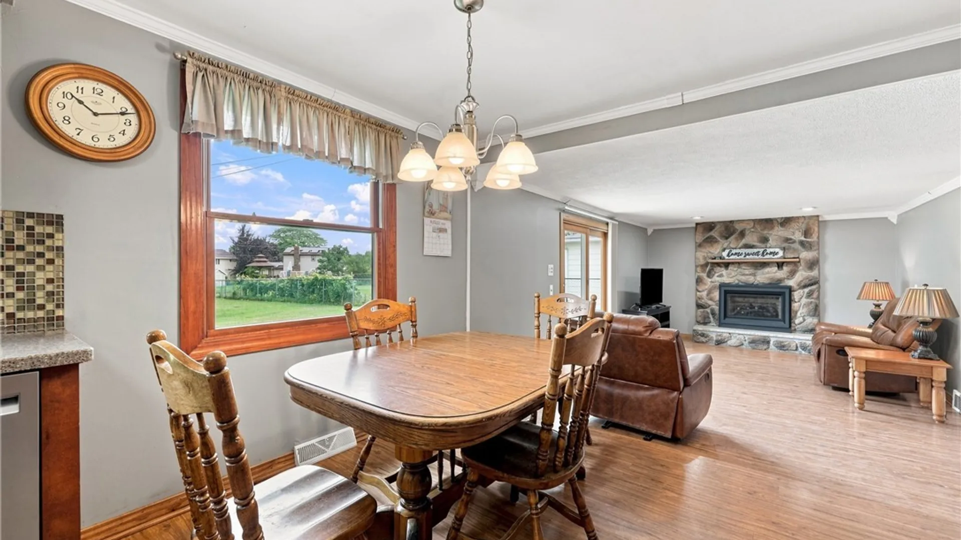 Property at 28 Chapel Lane, West Seneca, NY 14224 9