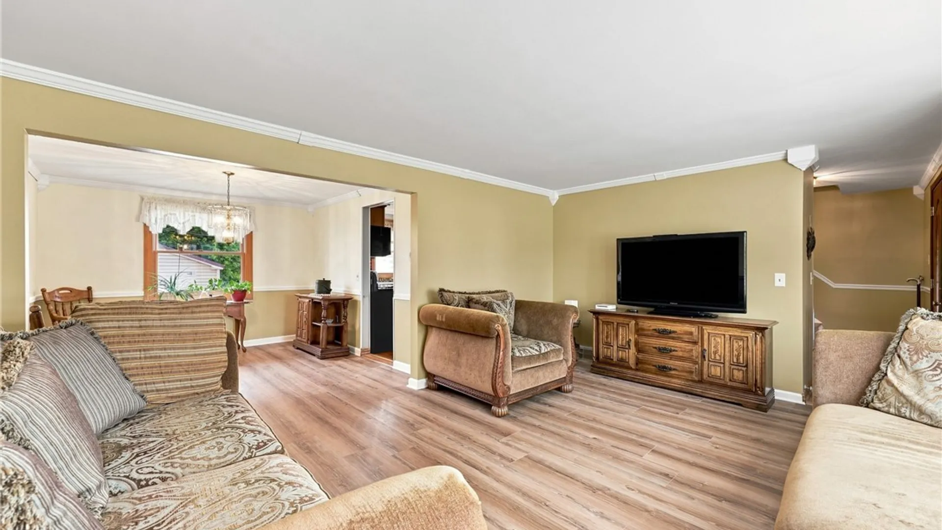 Property at 28 Chapel Lane, West Seneca, NY 14224 19