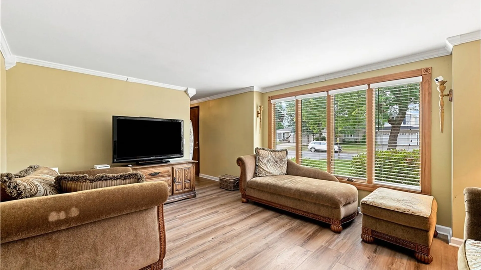 Property at 28 Chapel Lane, West Seneca, NY 14224 21