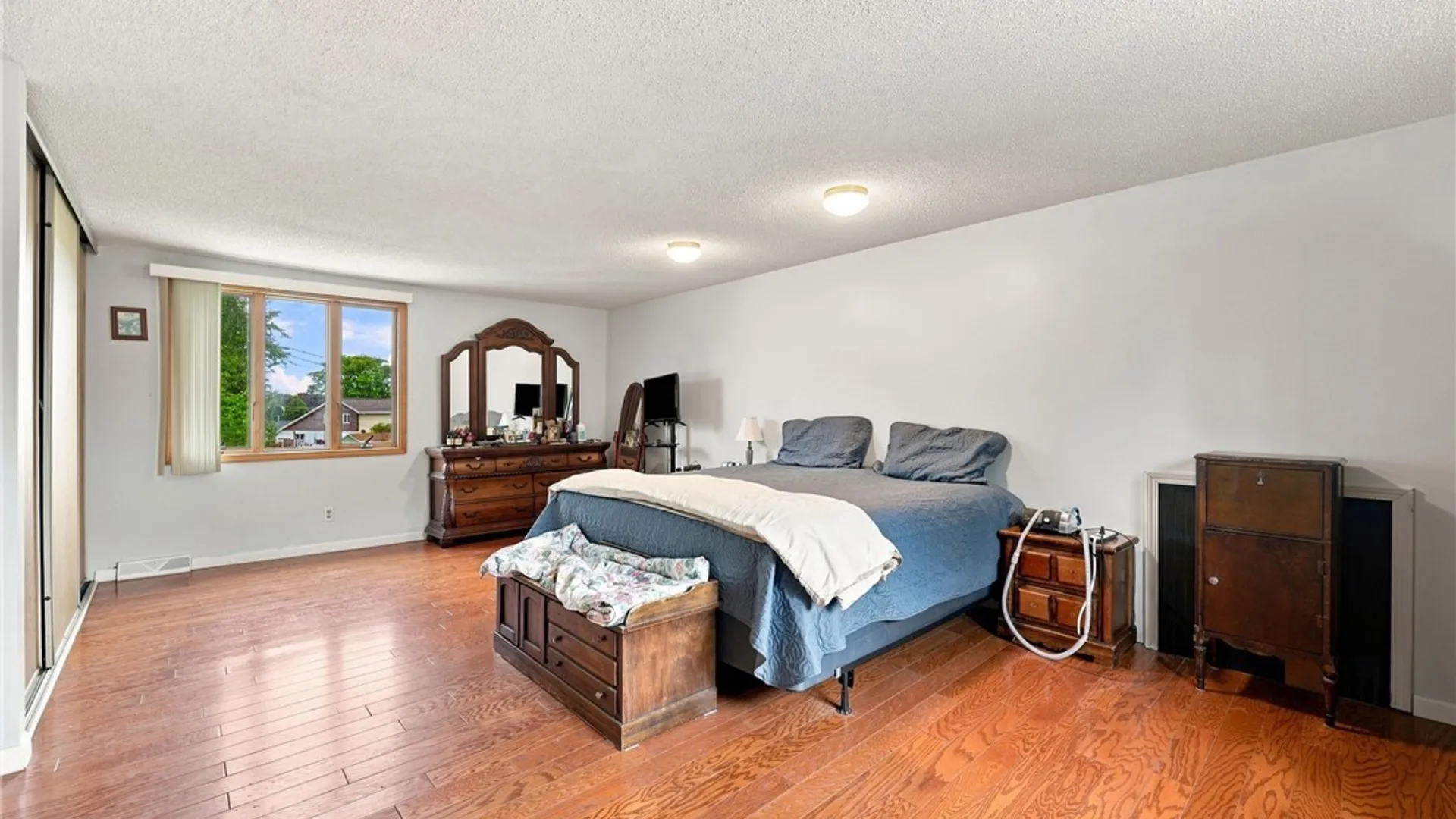 Property at 28 Chapel Lane, West Seneca, NY 14224 22