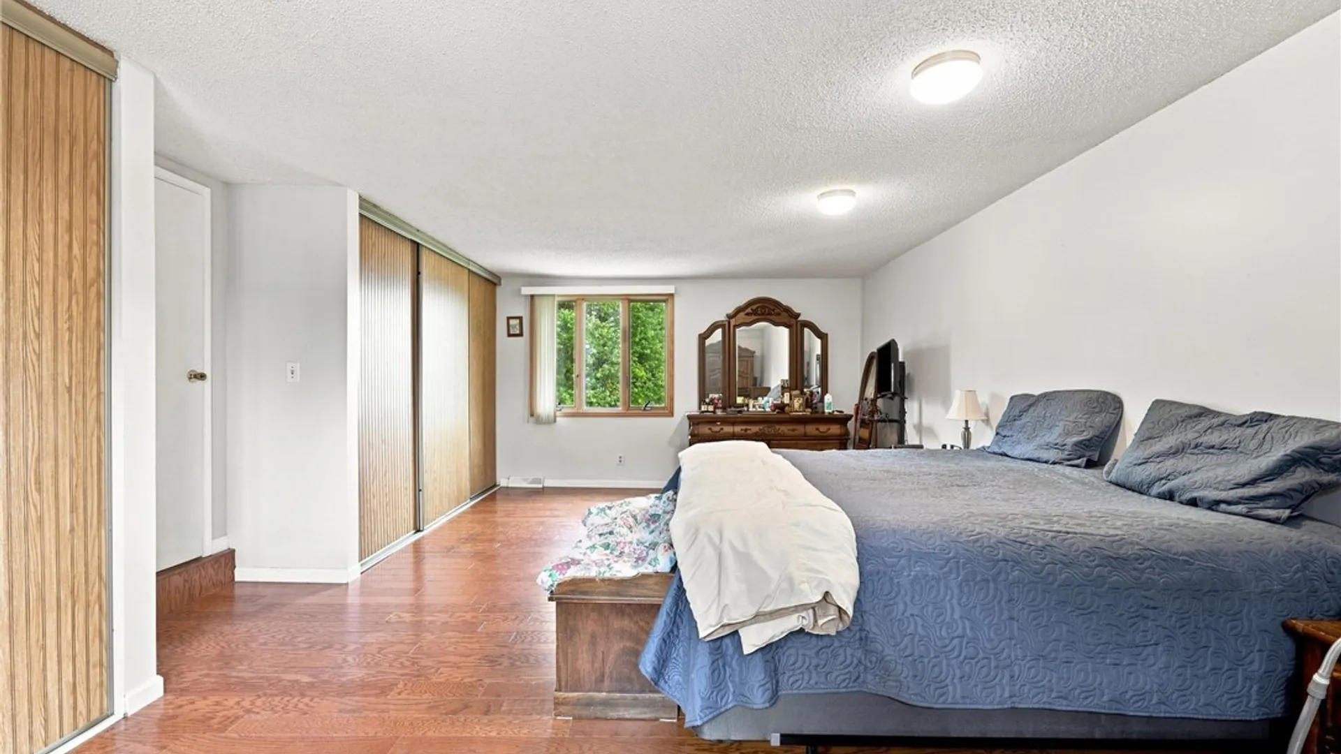 Property at 28 Chapel Lane, West Seneca, NY 14224 24