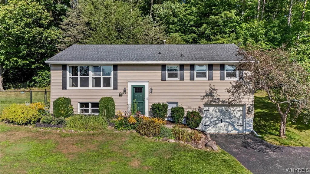 Property at 8711 S Greenbriar, Boston, NY 14025