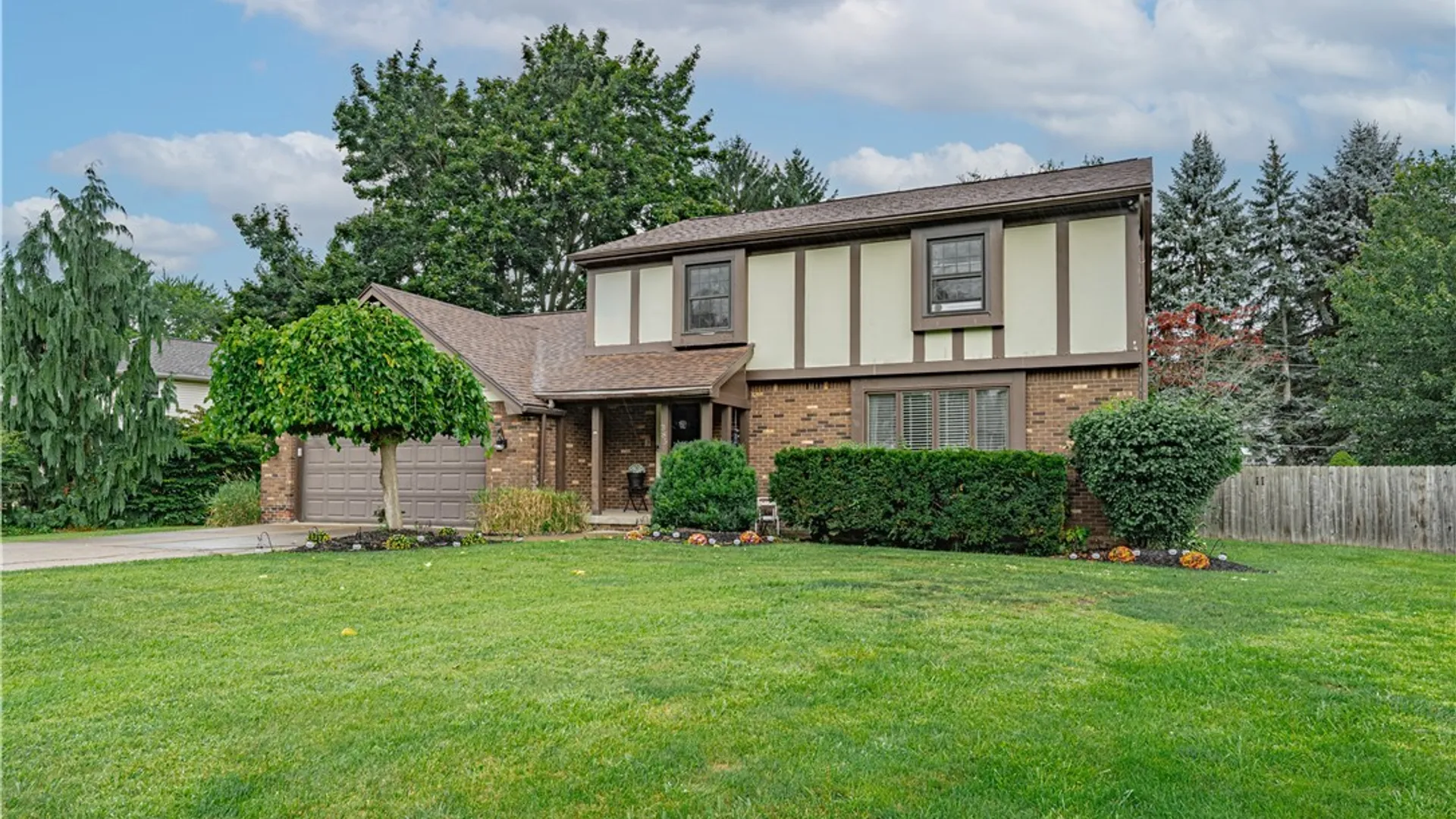Property at 385 Hawthorne Place, Porter, NY 14174 4