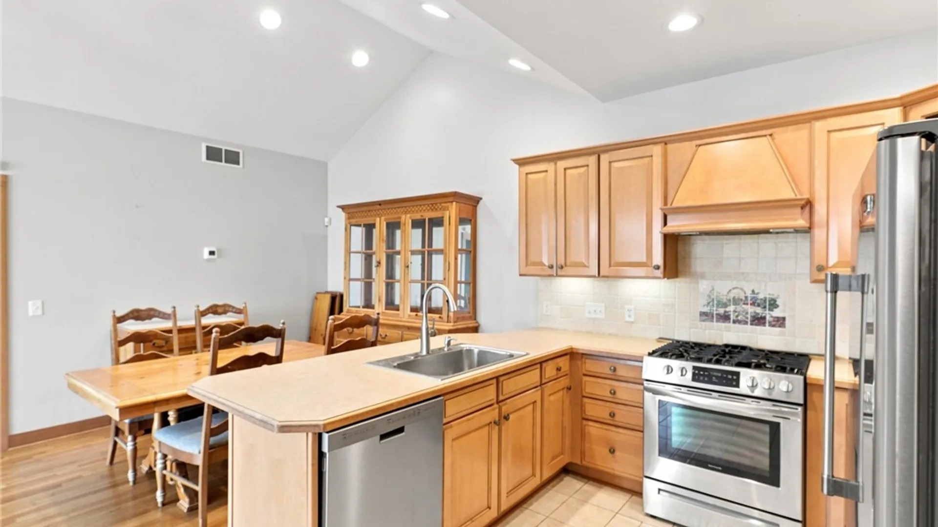 Property at 30 Marc Mar, Gates, NY 14606 33