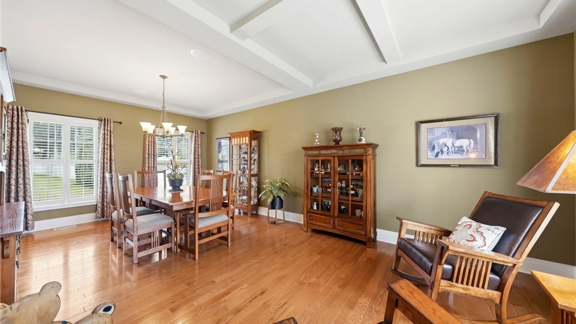 Property at 5 Parliament Lane, Lancaster, NY 14086 4
