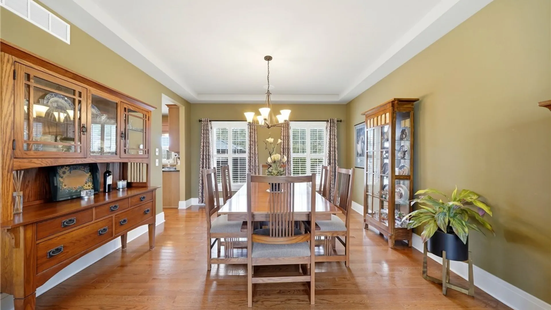 Property at 5 Parliament Lane, Lancaster, NY 14086 5