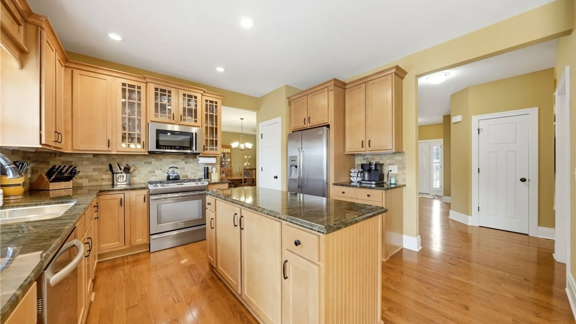 Property at 5 Parliament Lane, Lancaster, NY 14086 8