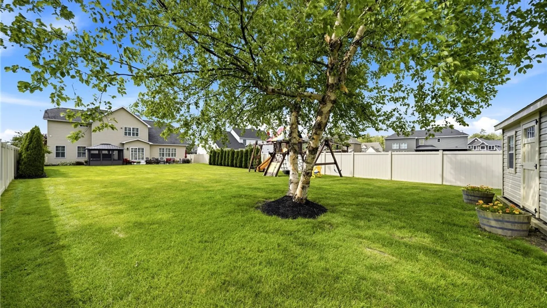 Property at 5 Parliament Lane, Lancaster, NY 14086 42