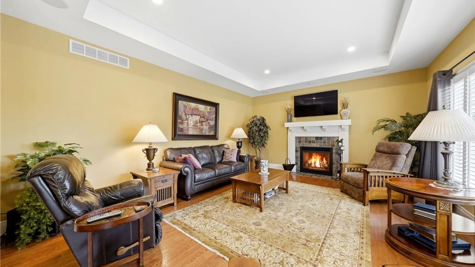 Property at 5 Parliament Lane, Lancaster, NY 14086 15