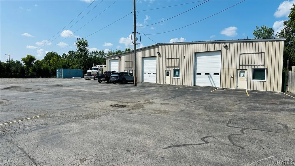 Property at 5000 Saunders Settlement Road, Niagara, NY 14305