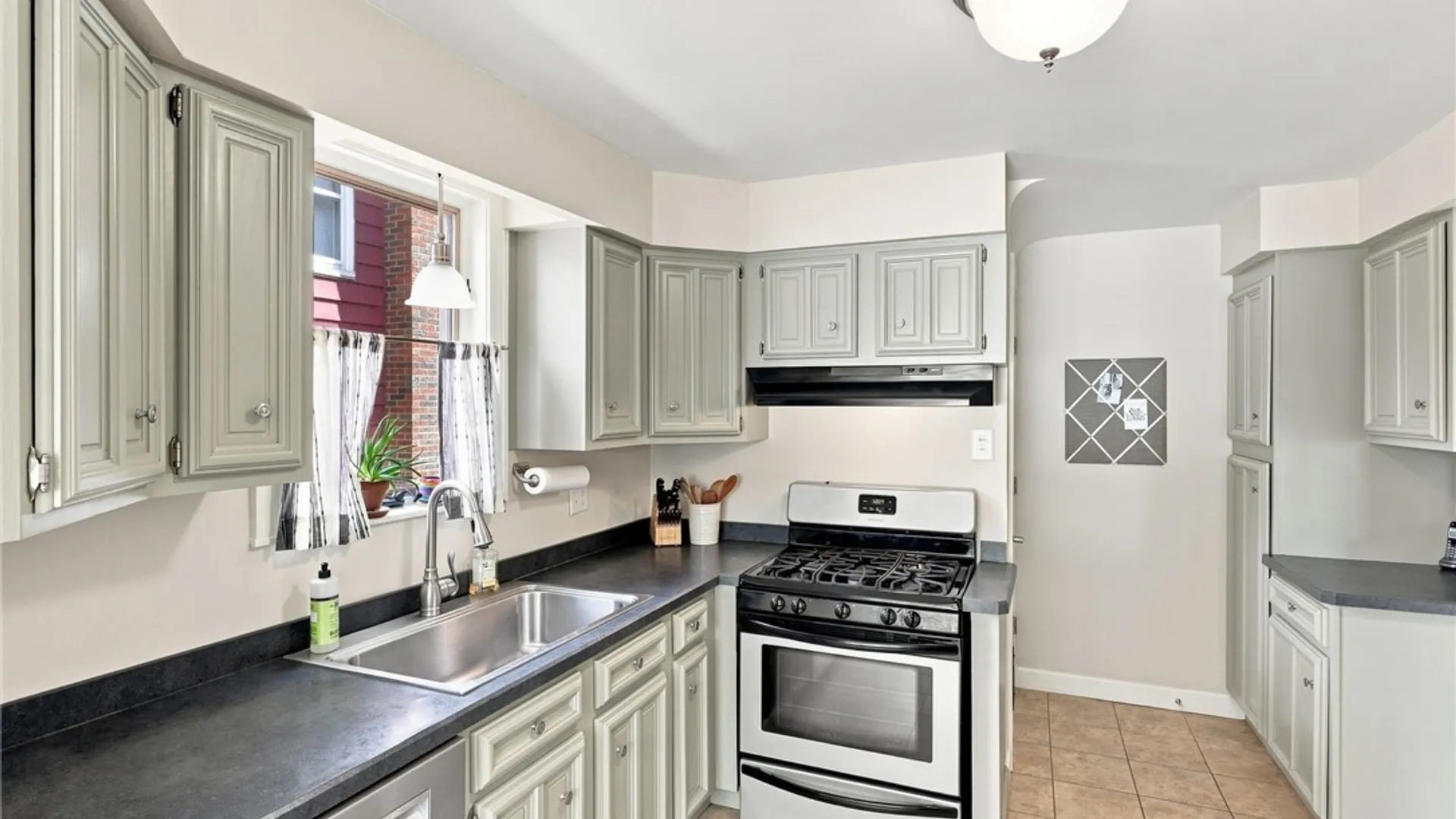 Property at 108 Hendricks Boulevard, Amherst, NY 14226 15
