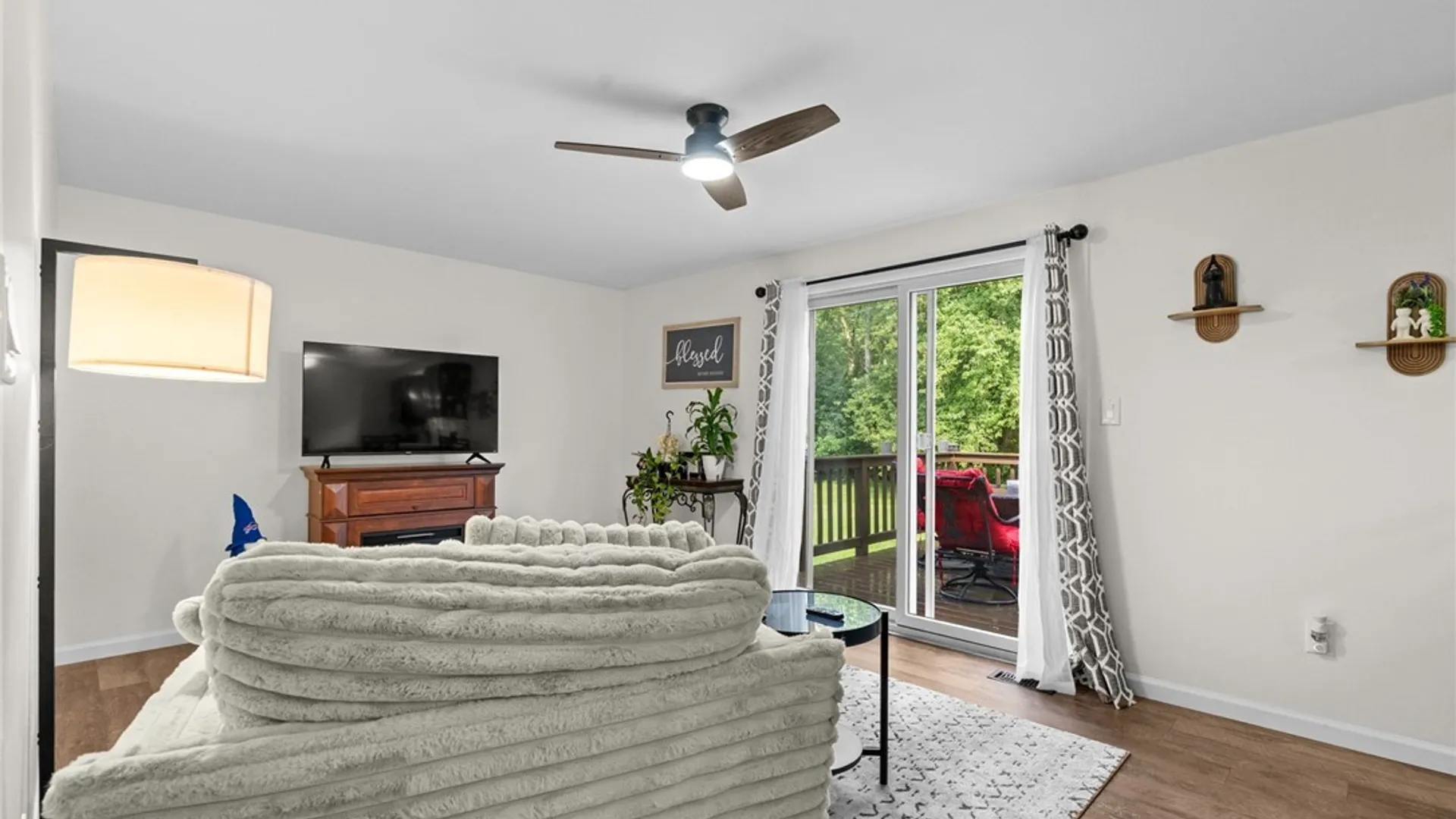 Property at 337 Tracey Lane, Grand Island, NY 14072 11