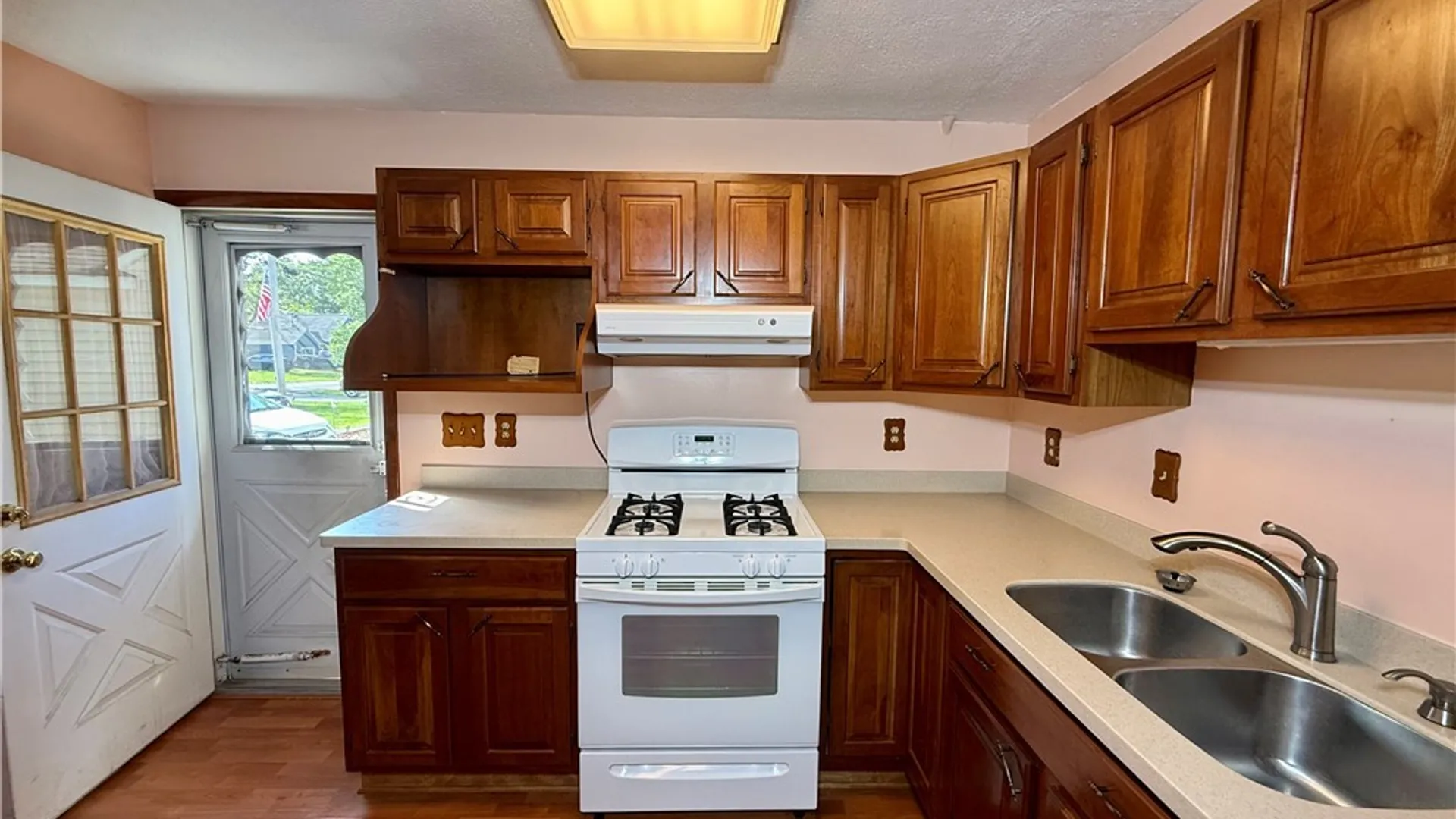 Property at 117 Brandon Road, DeWitt, NY 13057 4