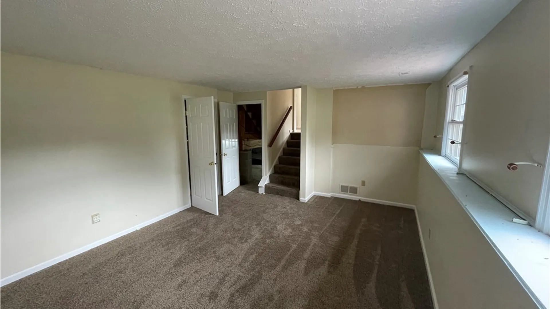 Property at 16 Doud Circle, Parma, NY 14468 3