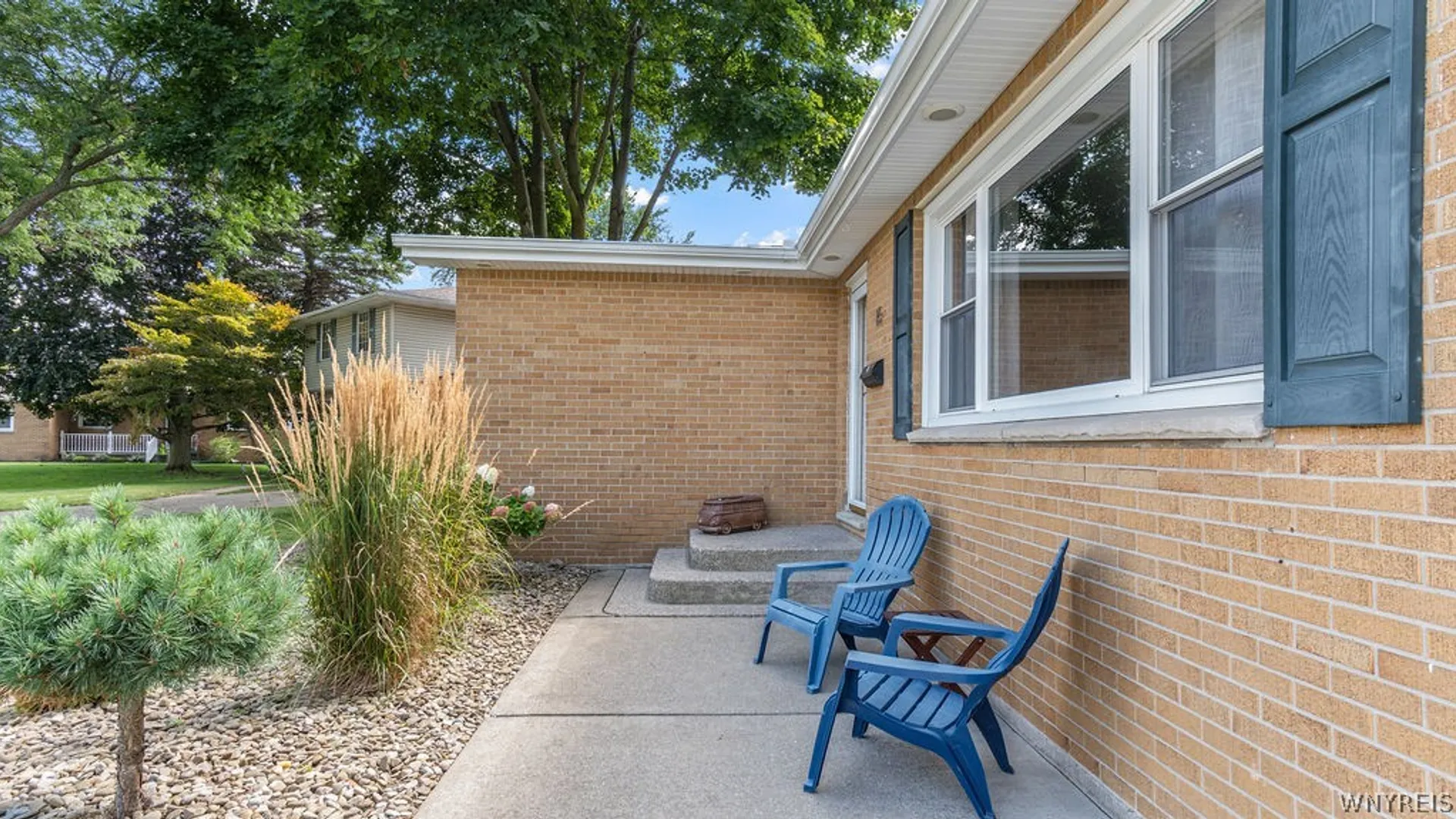 Property at 16 Niagara Circle, North Tonawanda, NY 14120 3