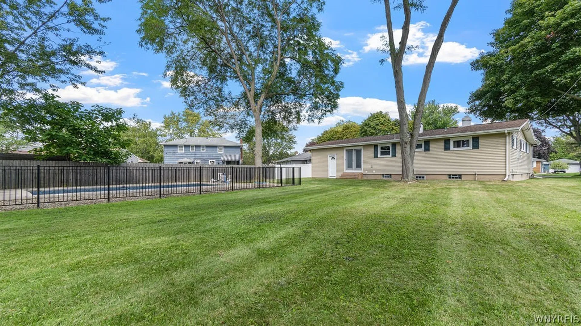Property at 16 Niagara Circle, North Tonawanda, NY 14120 30