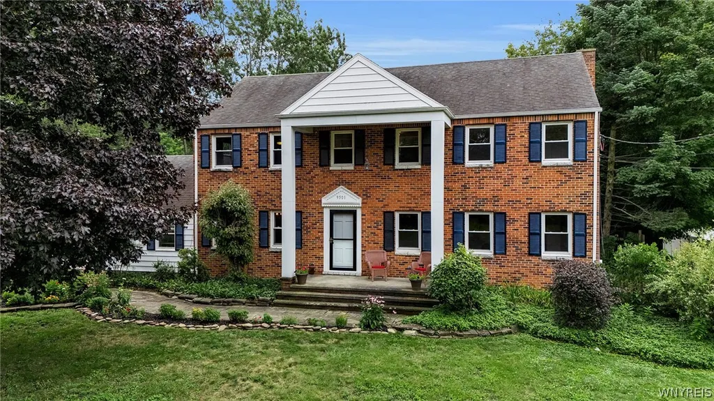 Property at 9501 Greiner Road, Clarence, NY 14031