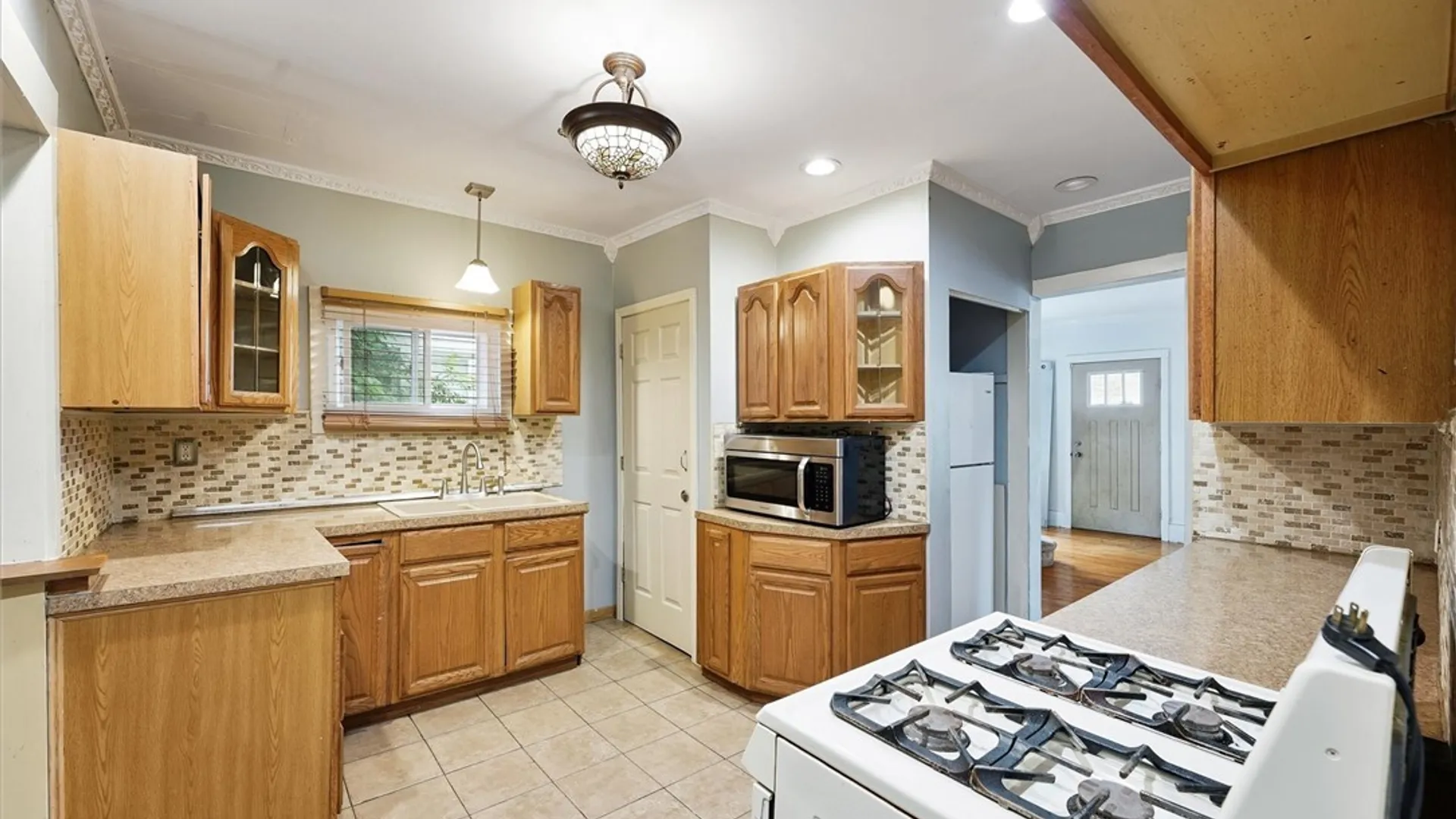 Property at 122 Cortland Place, Syracuse, NY 13207 9