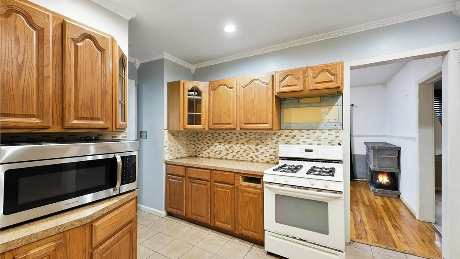 Property at 122 Cortland Place, Syracuse, NY 13207 10