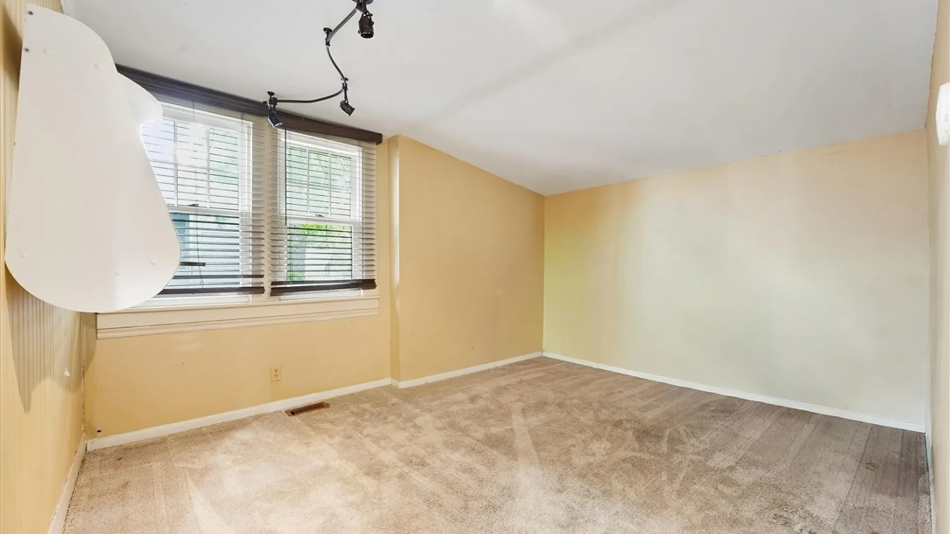 Property at 122 Cortland Place, Syracuse, NY 13207 16
