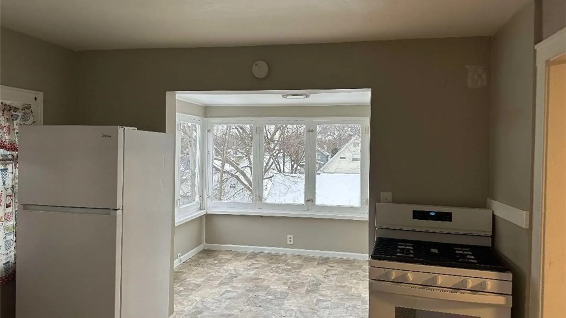Property at 118 Champlin Drive, Syracuse, NY 13206 4