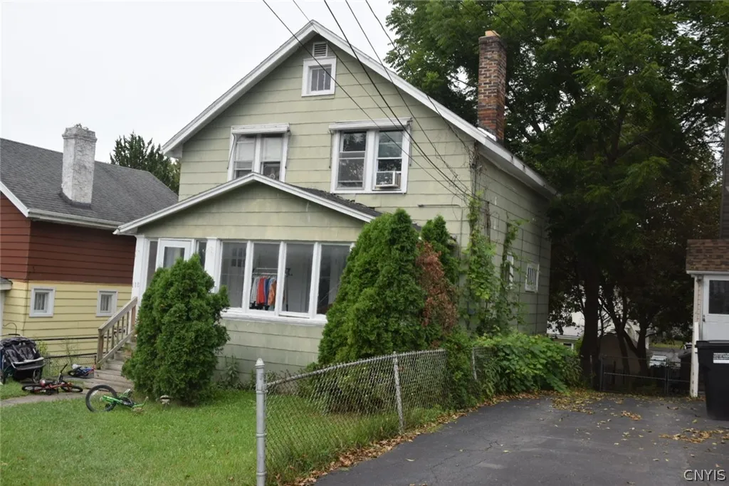 Property at 118 Champlin Drive, Syracuse, NY 13206