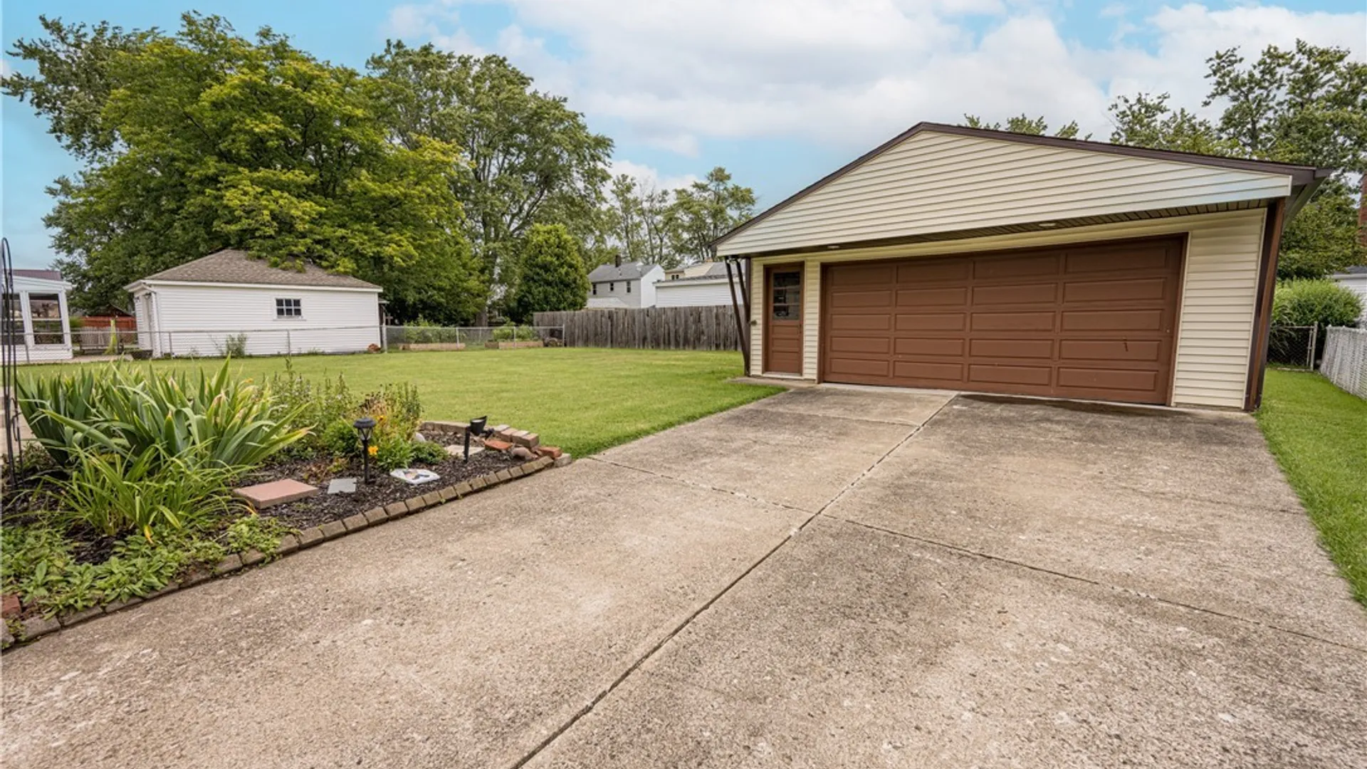 Property at 132 Brookside Drive, West Seneca, NY 14220 7